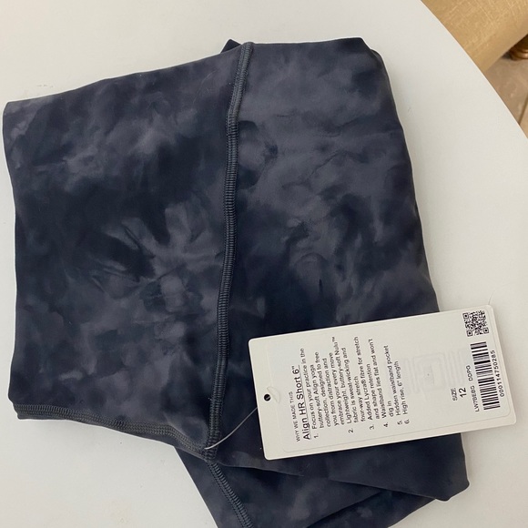 Align HR Shorts 6” - Picture 1 of 5